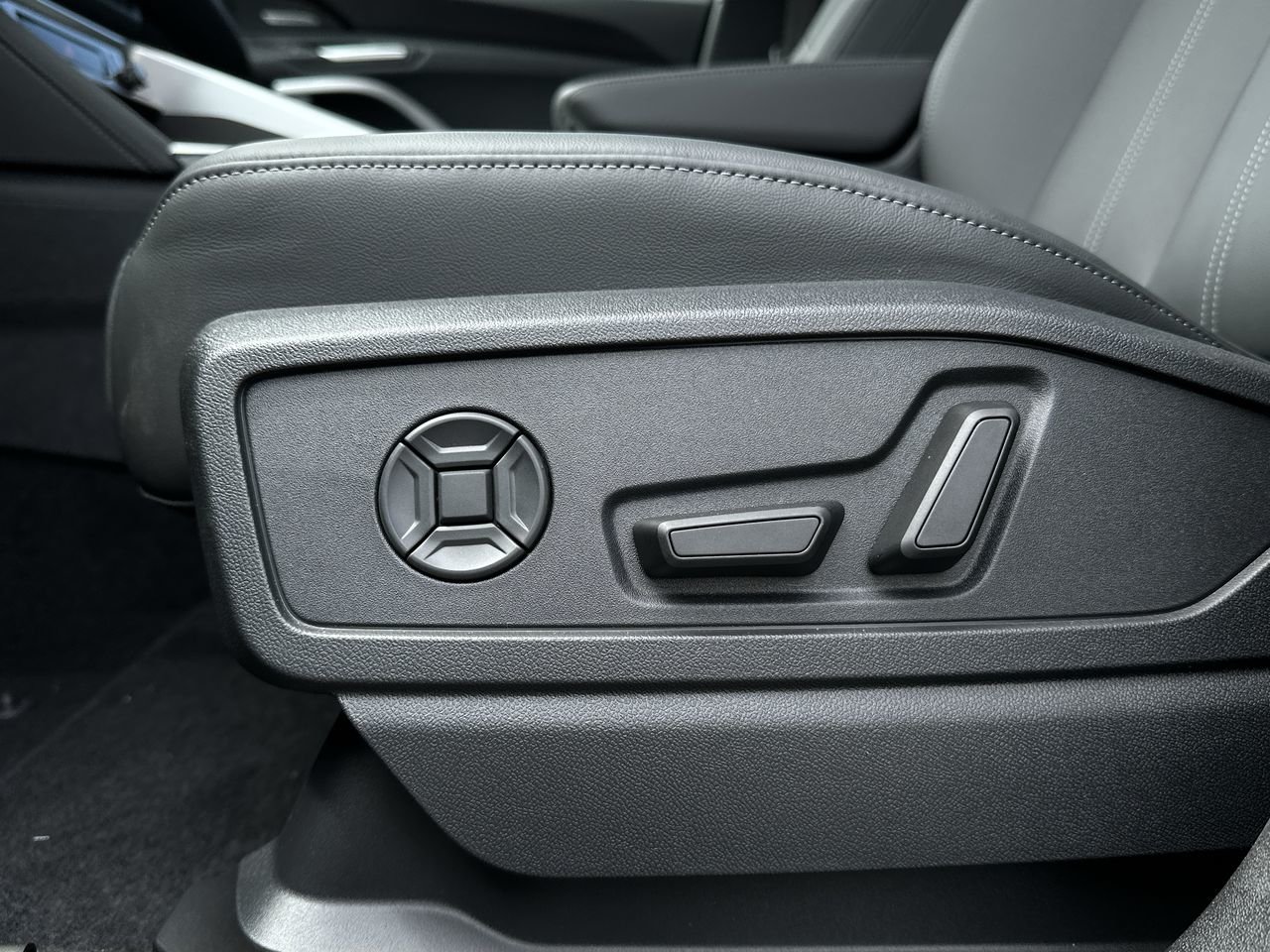 2025 Audi New Q5 2.0T Technik, Vancouver, Cash