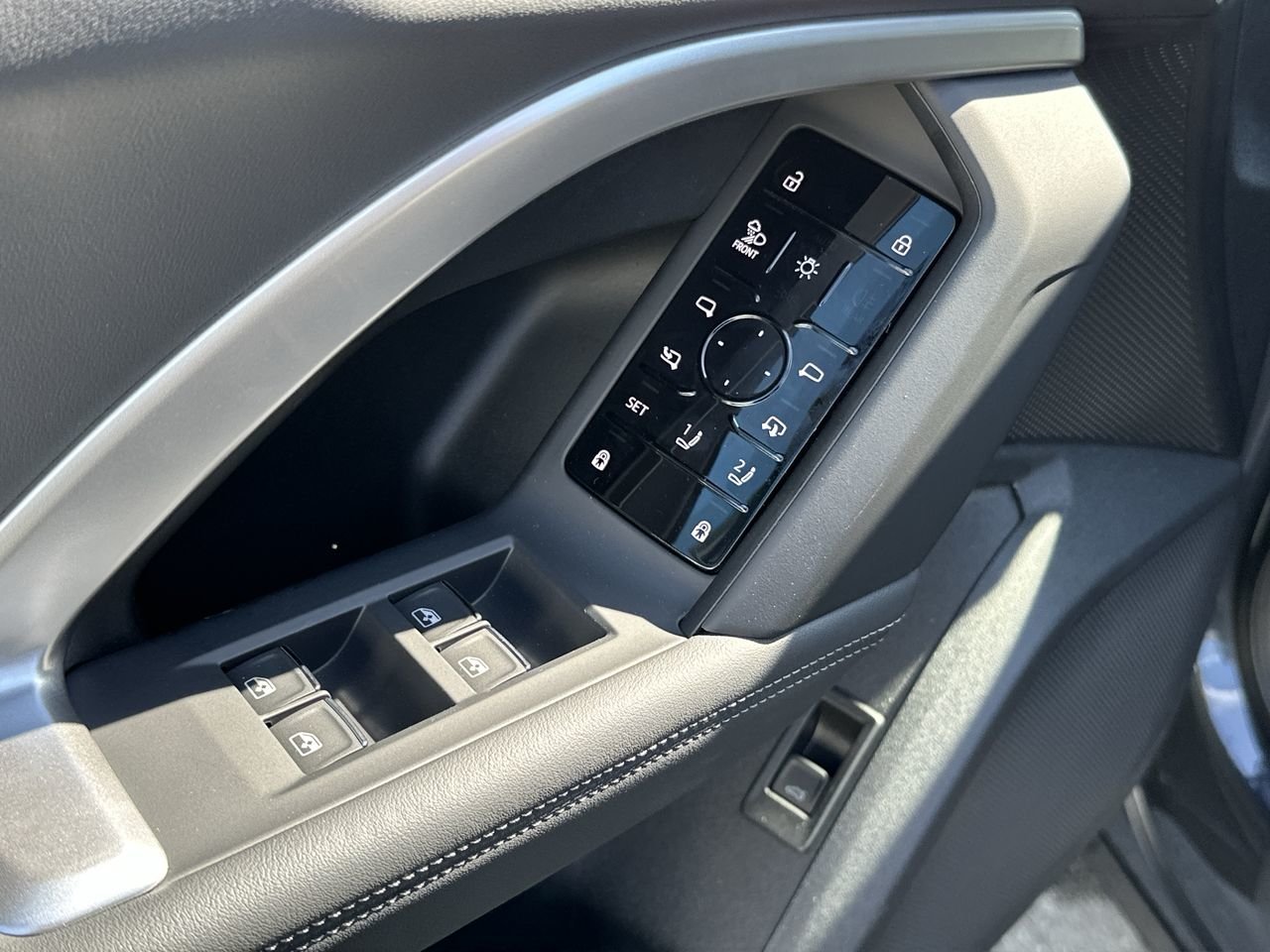 2025 Audi New Q5 2.0T Progressiv, Vancouver, Cash