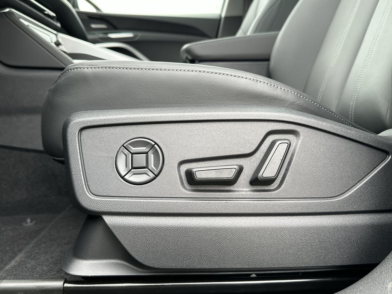 2025 Audi New Q5 2.0T Progressiv, Vancouver, Cash