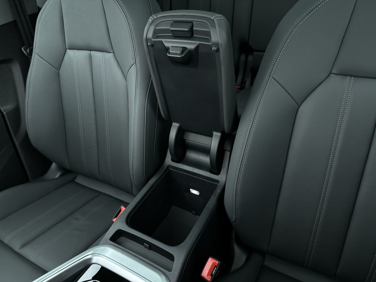 2025 Audi New Q5 2.0T Progressiv, Vancouver, Cash