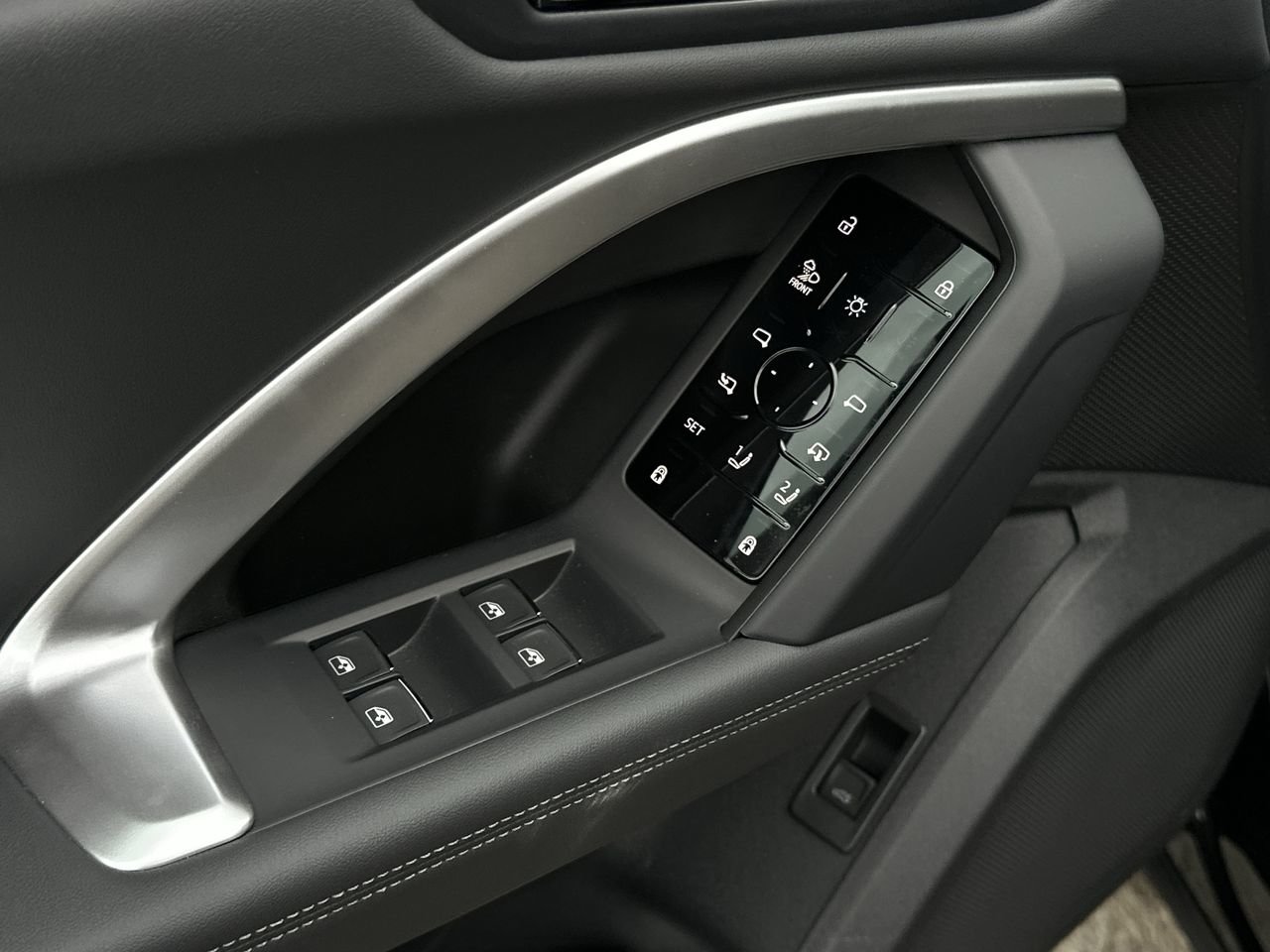 2025 Audi New Q5 2.0T Progressiv, Vancouver, Cash