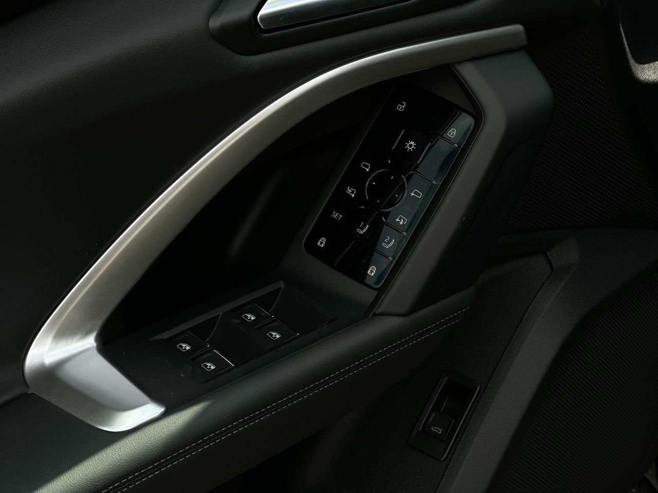 2025 Audi New Q5 2.0T, Vancouver, Cash