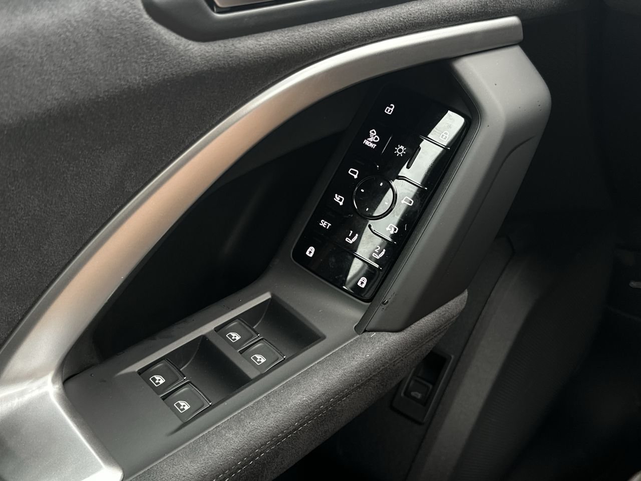 2025 Audi New SQ5 3.0T Progressiv, Vancouver, Cash