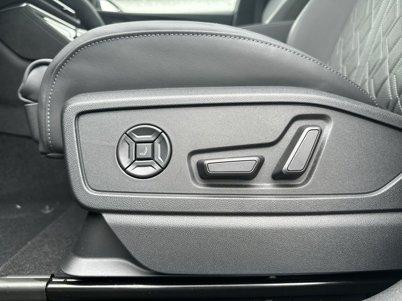 2025 Audi New SQ5 3.0T Progressiv, Vancouver, Cash