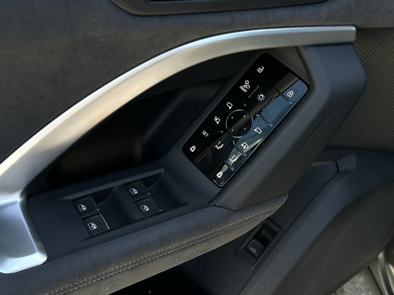 2025 Audi New SQ5 3.0T Progressiv, Vancouver, Cash