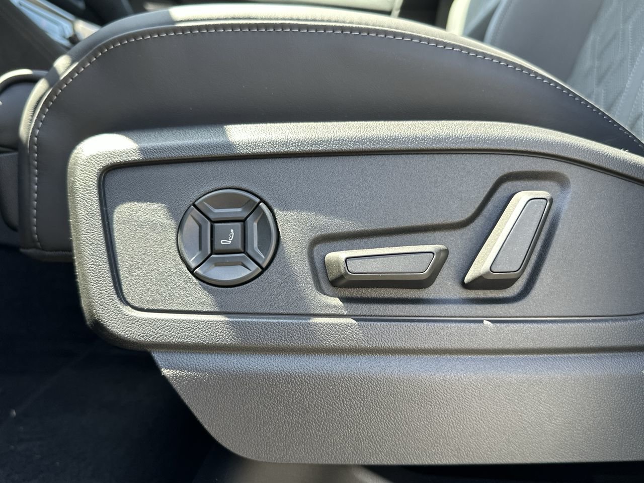 2025 Audi New SQ5 3.0T Progressiv, Vancouver, Cash