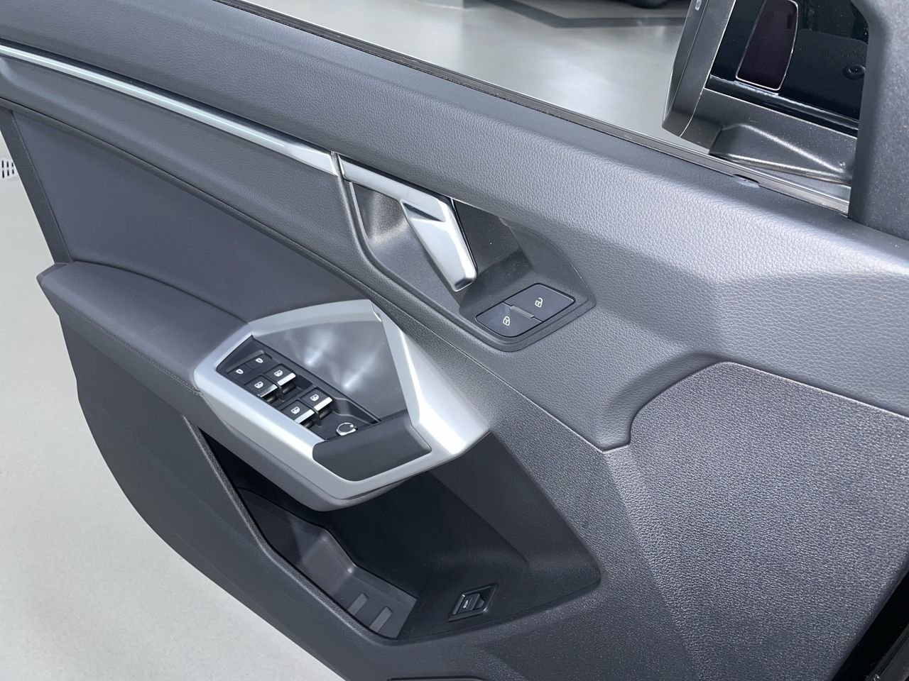 2020 Audi Q3 45 Technik, Vancouver, Cash