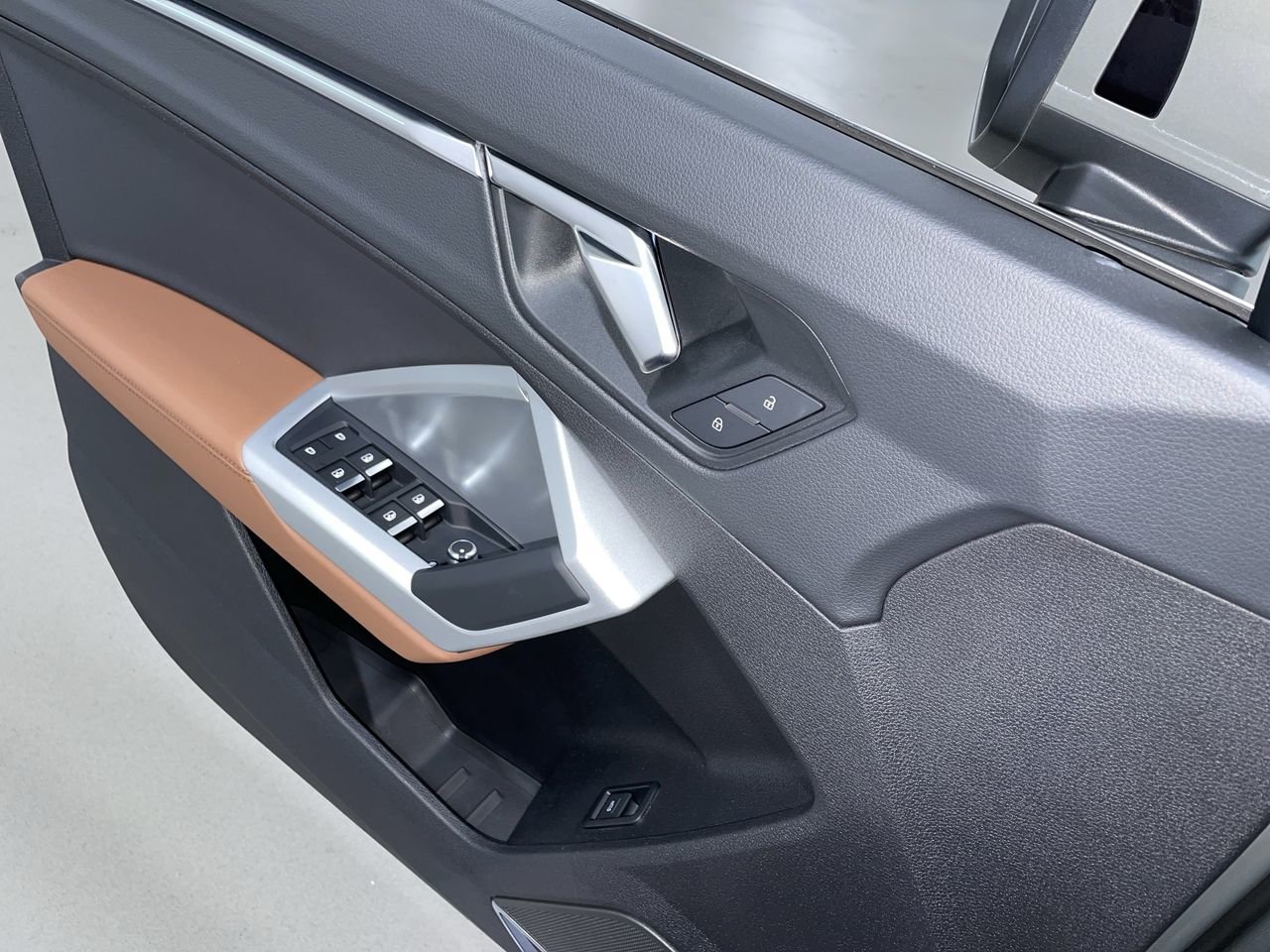 2021 Audi Q3 45 Technik, Vancouver, Cash