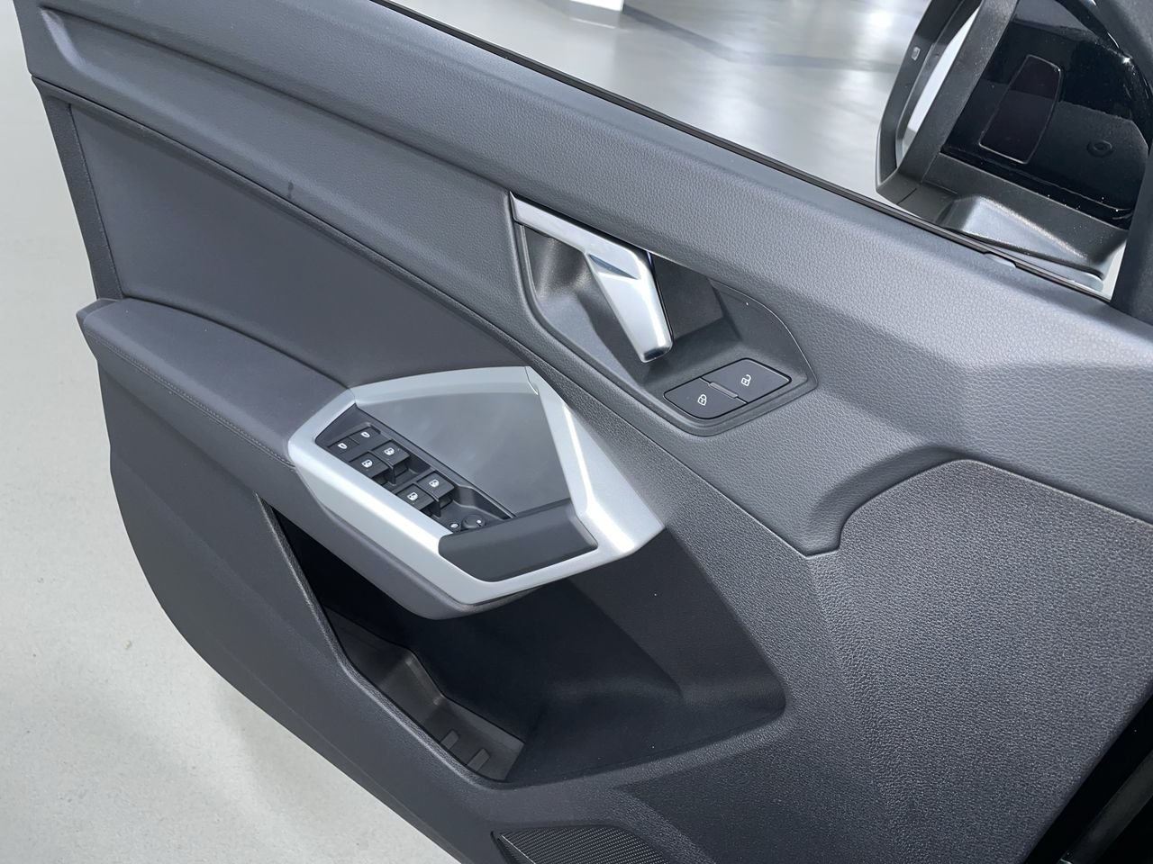 2021 Audi Q3 45 Komfort, Vancouver, Cash