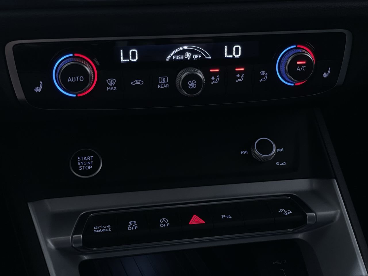 2023 Audi Q3 40 Komfort, Vancouver, Cash