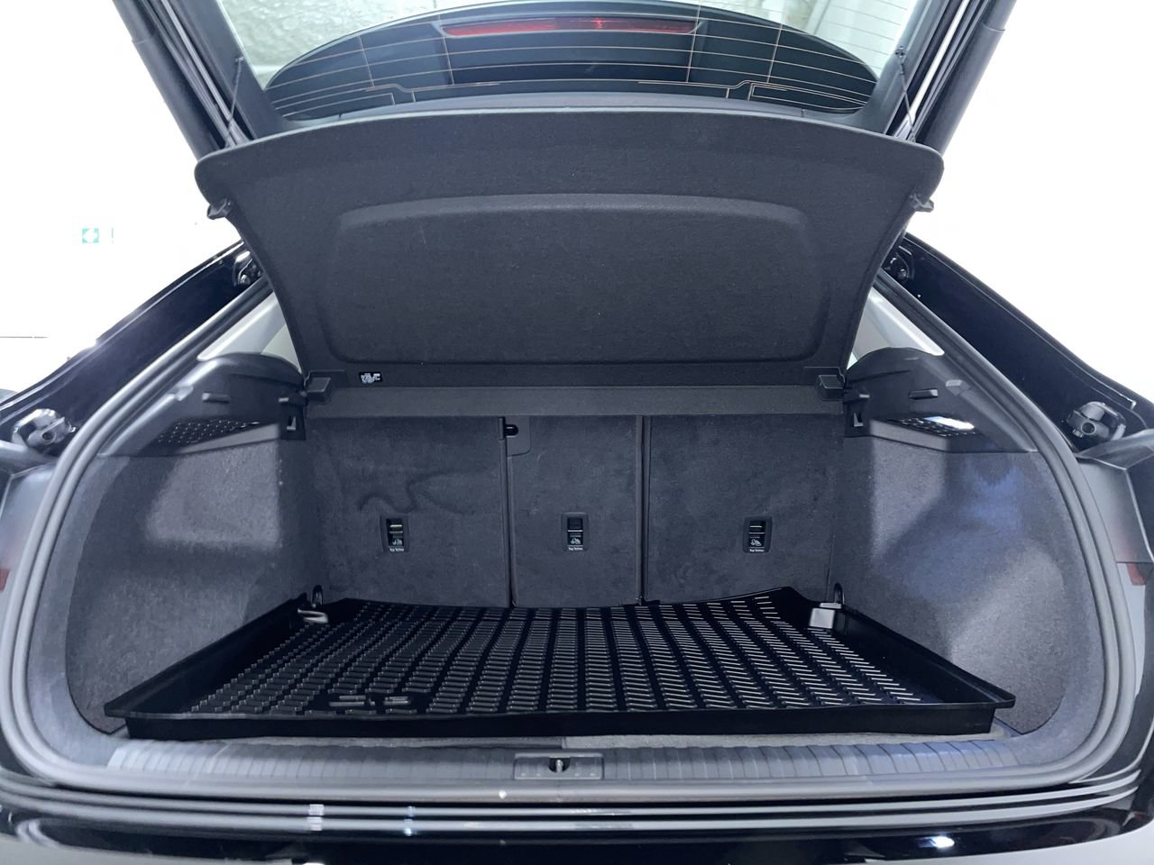 2023 Audi Q3 40 Komfort, Vancouver, Cash