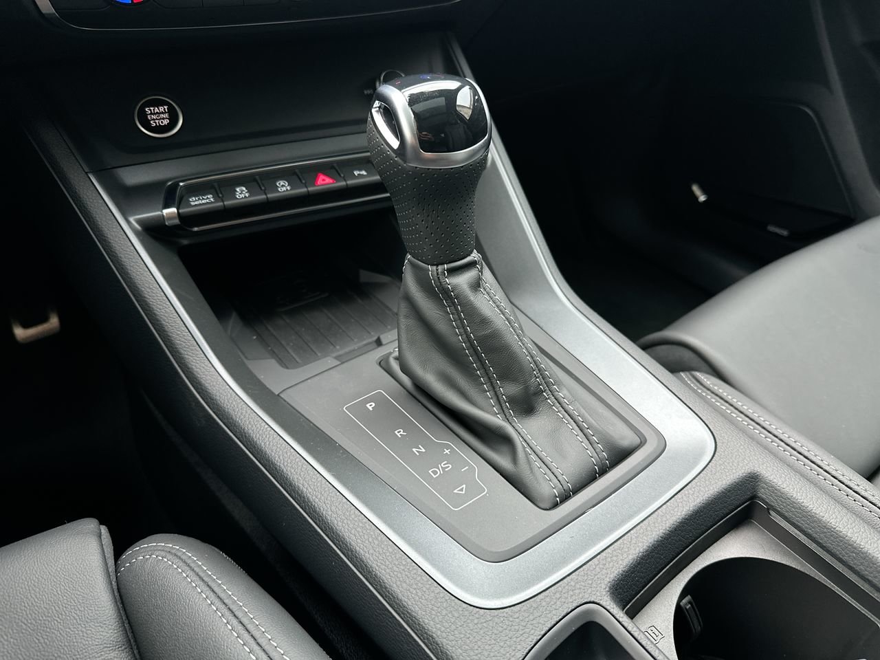 2025 Audi Q3 45 Progressiv, Vancouver, Cash