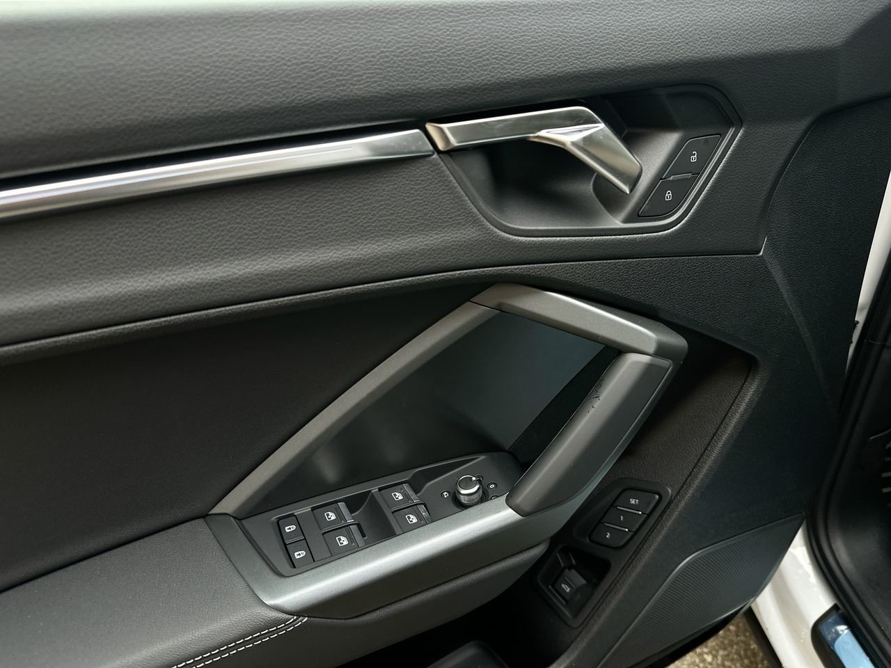 2025 Audi Q3 45 Progressiv, Vancouver, Cash