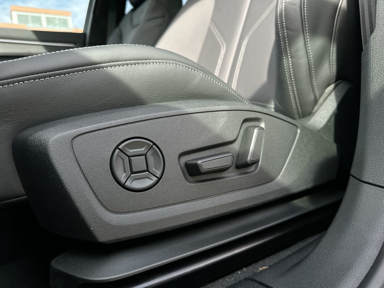 2025 Audi Q3 45 Progressiv, Vancouver, Cash