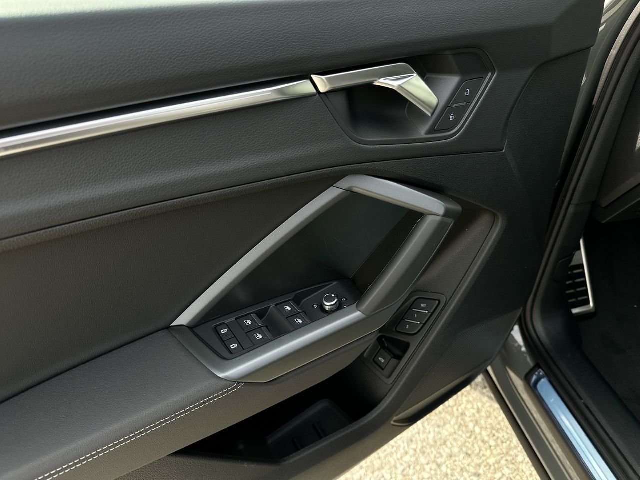2025 Audi Q3 45 Progressiv, Vancouver, Cash