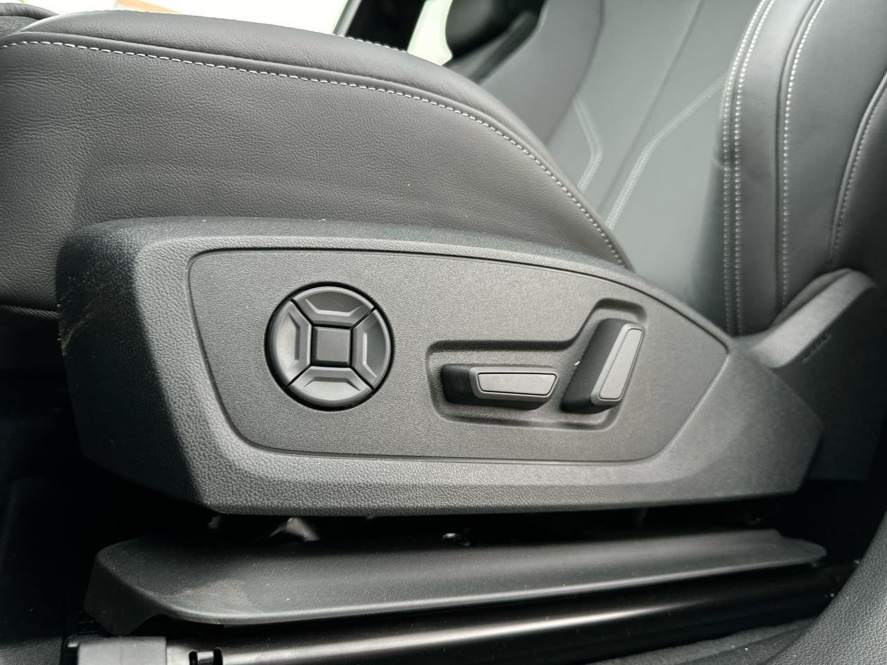 2025 Audi Q3 45 Progressiv, Vancouver, Cash