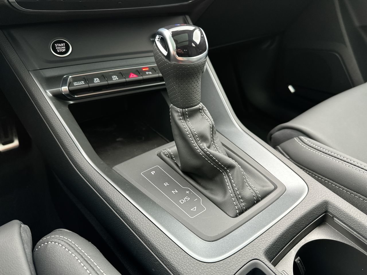 2025 Audi Q3 45 Progressiv, Vancouver, Cash