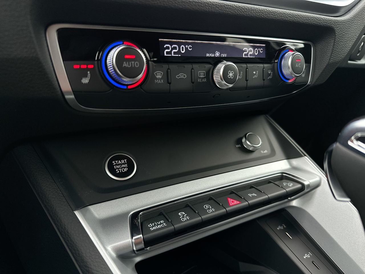 2025 Audi Q3 40, Vancouver, Cash