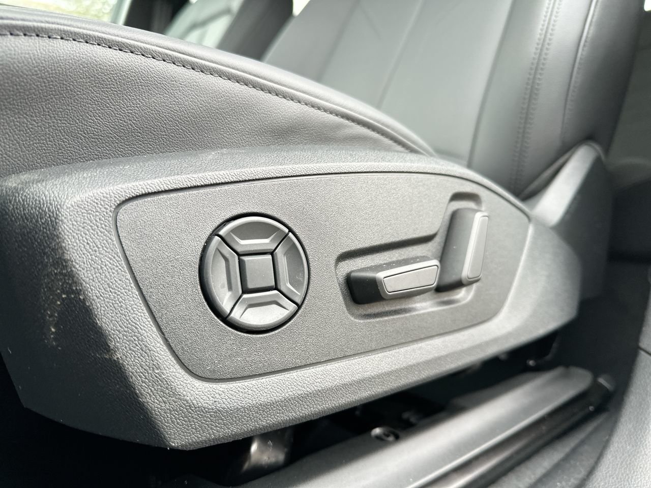 2025 Audi Q3 40, Vancouver, Cash