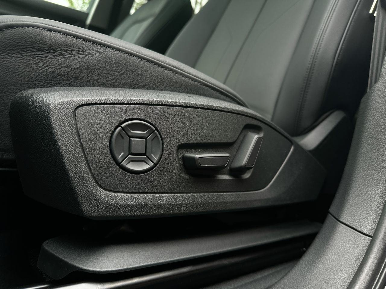 2025 Audi Q3 40, Vancouver, Cash