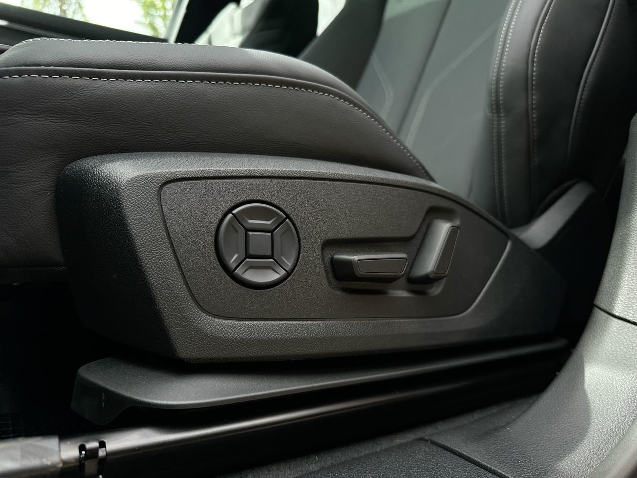 2025 Audi Q3 45 Progressiv, Vancouver, Cash