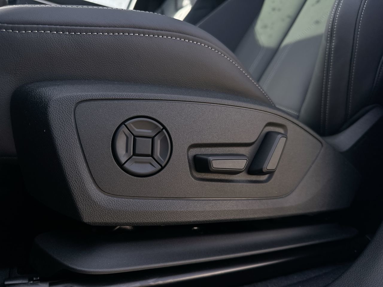 2025 Audi Q3 45 Progressiv, Vancouver, Cash