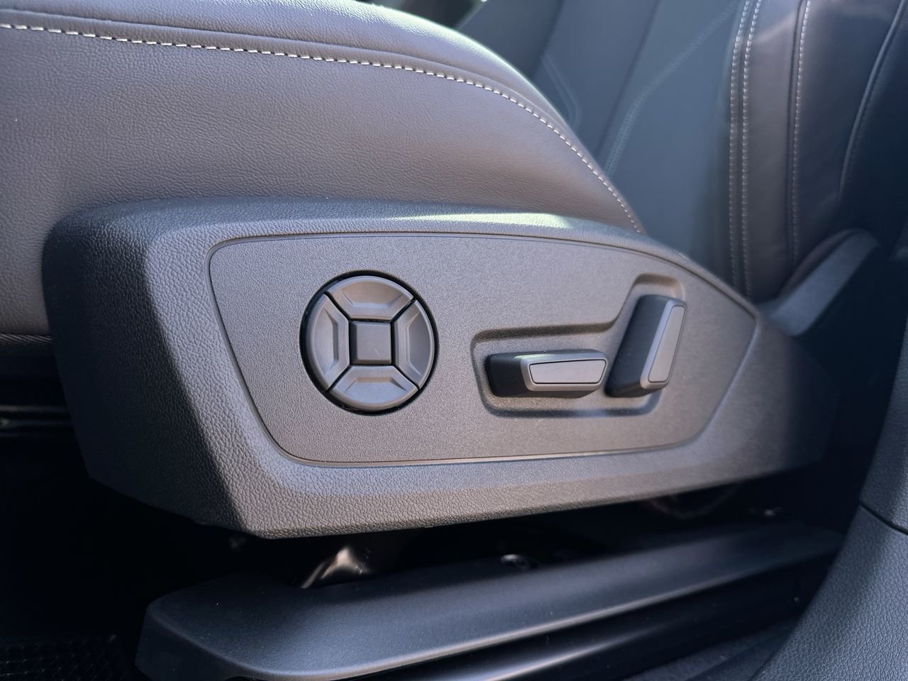 2025 Audi Q3 45 Progressiv, Vancouver, Cash