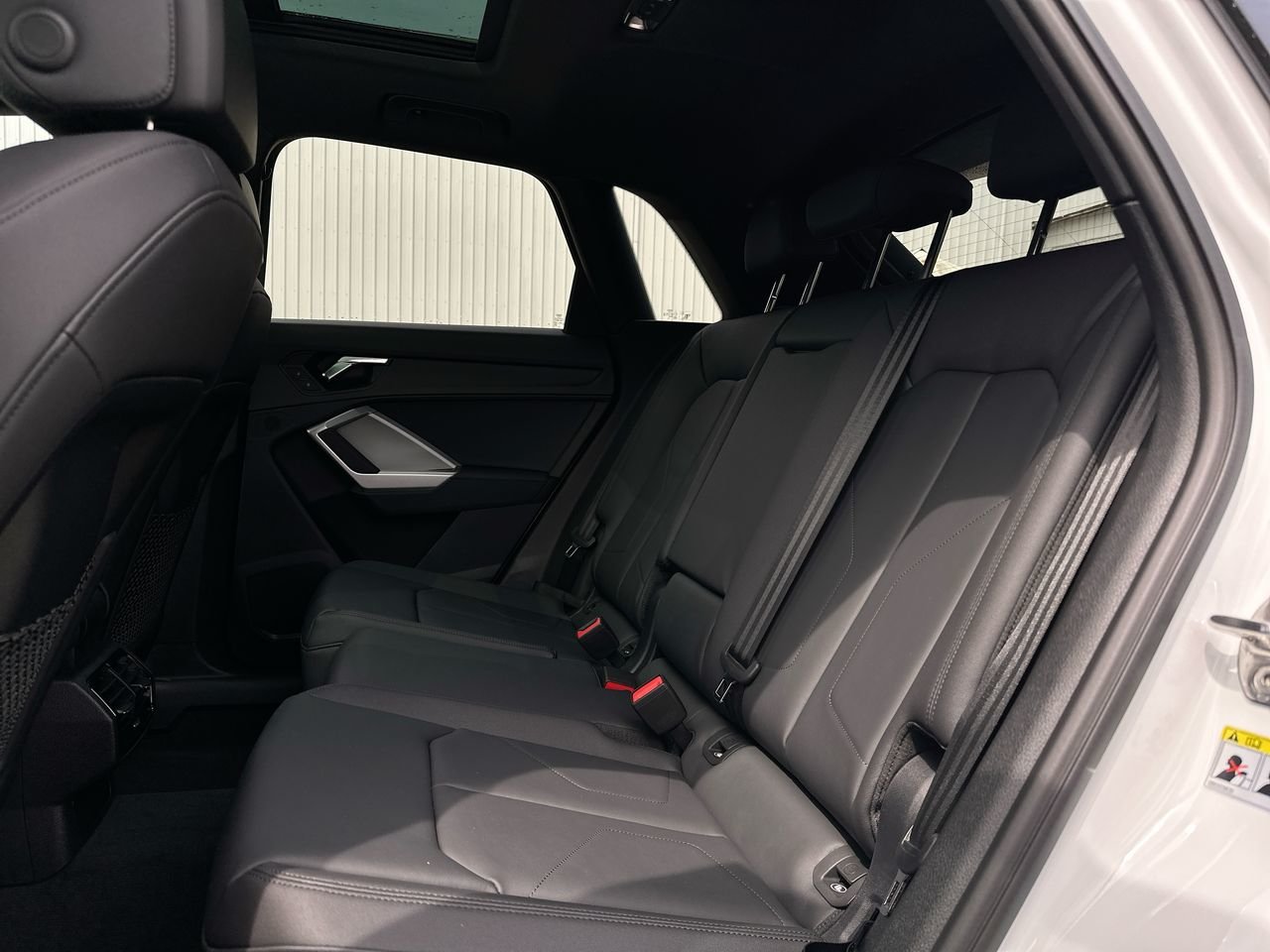 2025 Audi Q3 40, Vancouver, Cash