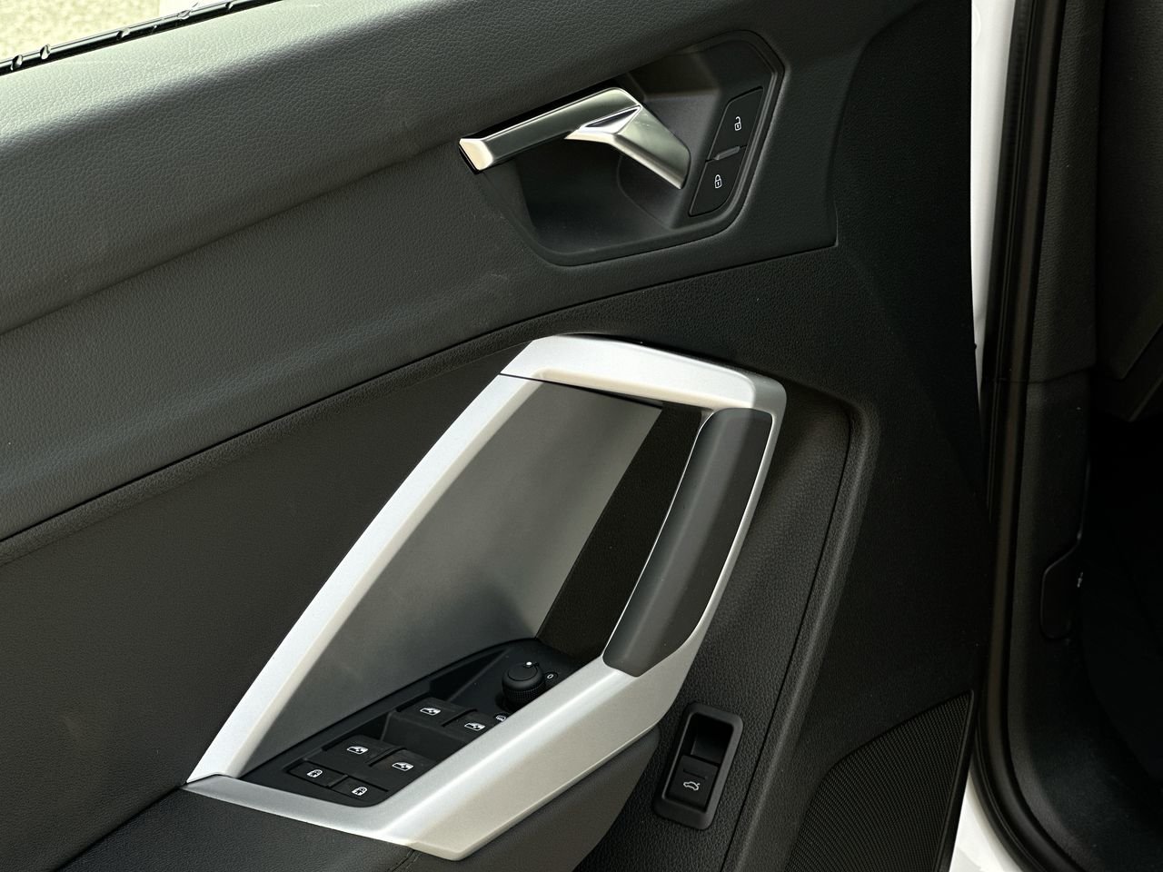 2025 Audi Q3 40, Vancouver, Cash