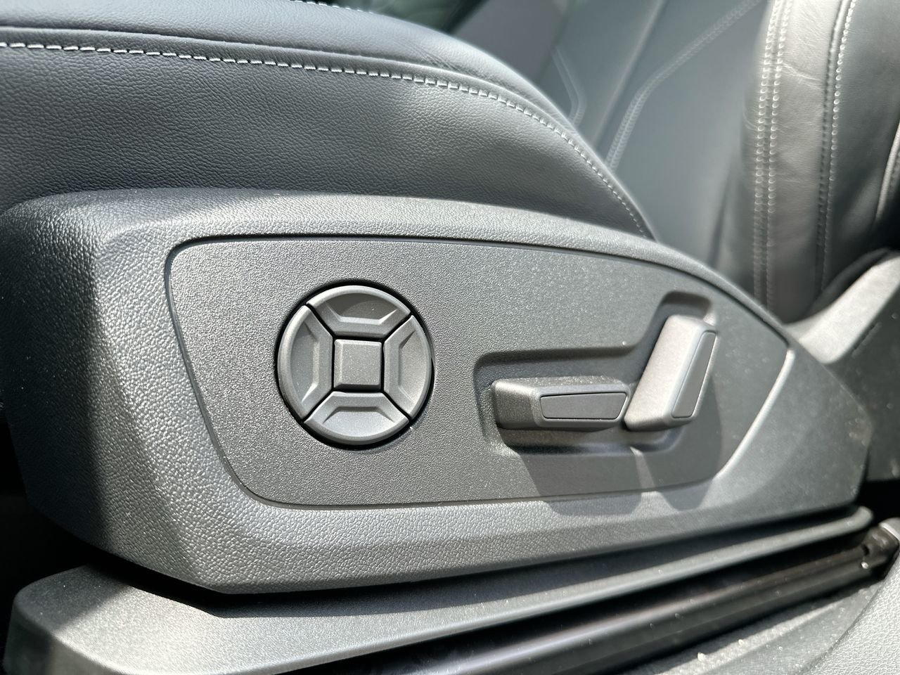 2025 Audi Q3 45 Technik, Vancouver, Cash