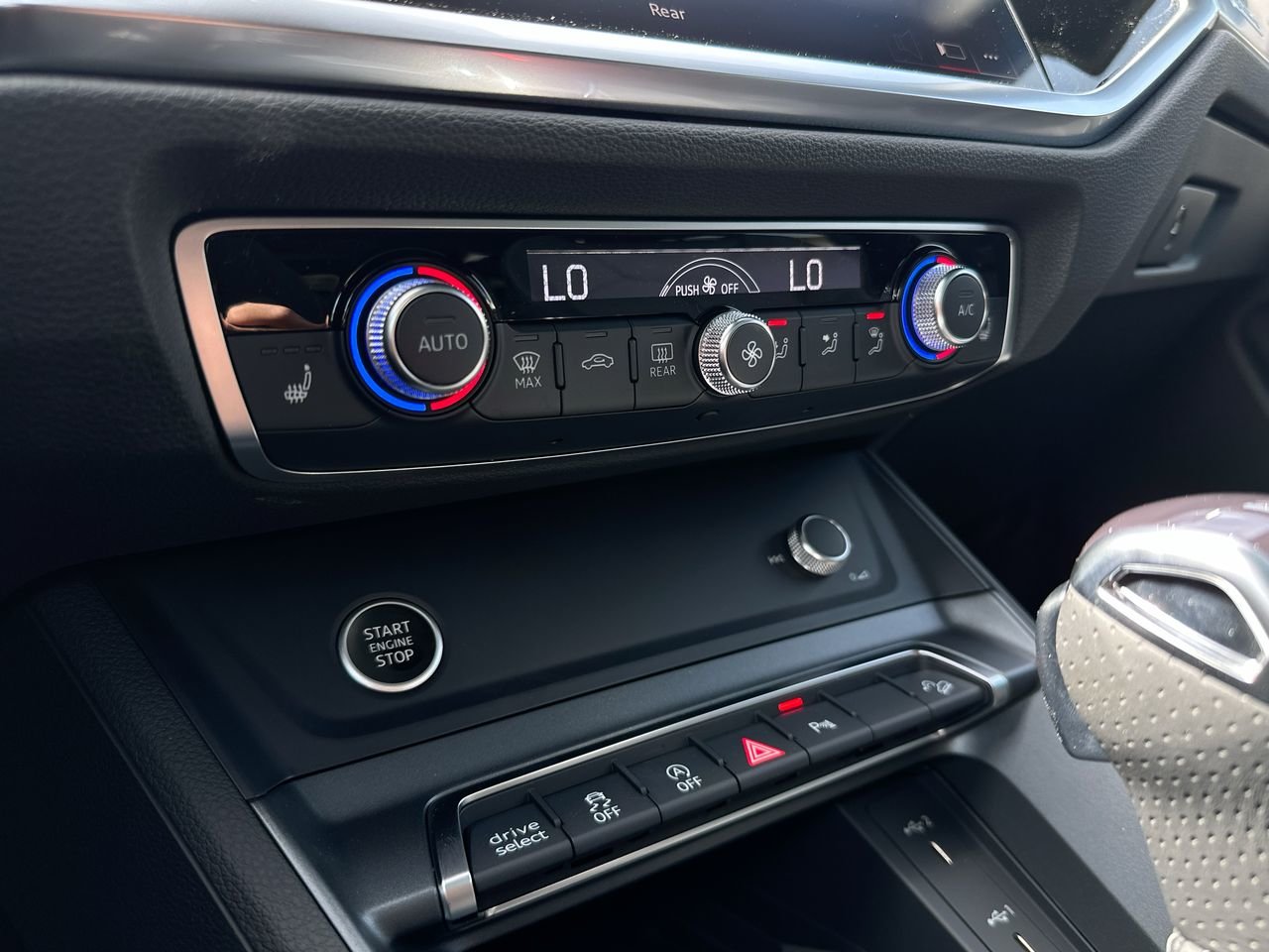 2025 Audi Q3 45 Progressiv, Vancouver, Cash