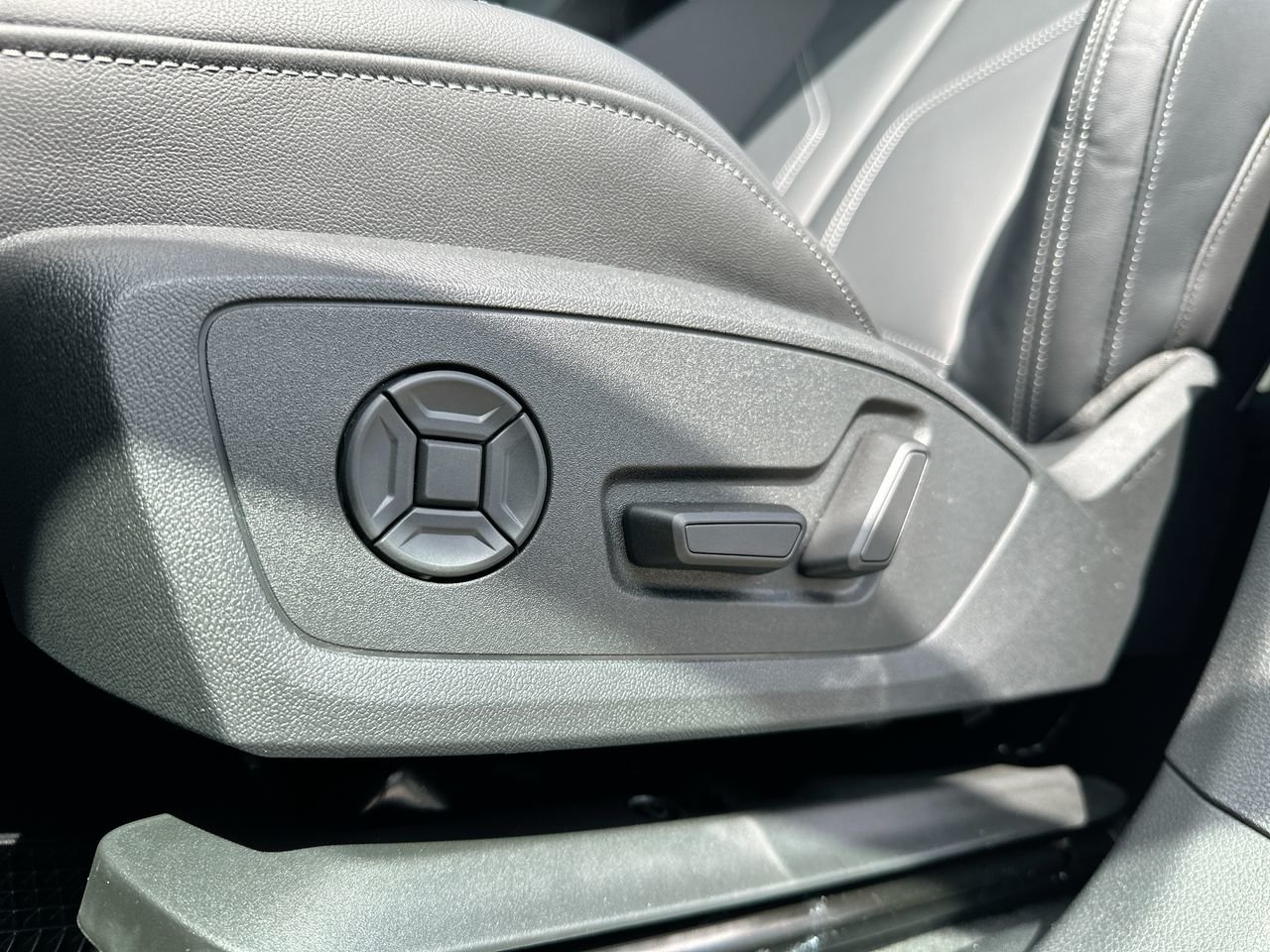 2025 Audi Q3 45 Progressiv, Vancouver, Cash