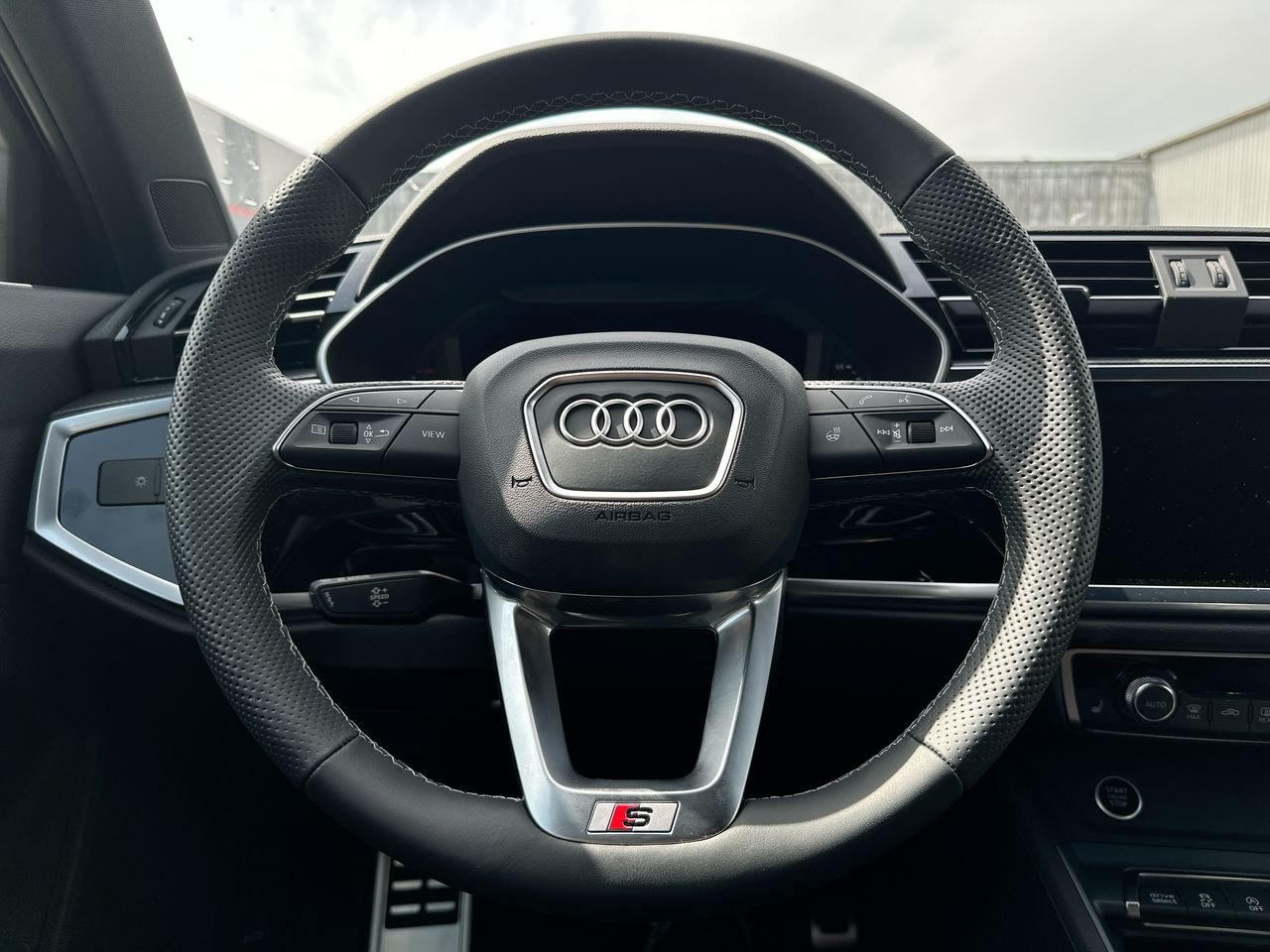 2025 Audi Q3 45 Progressiv, Vancouver, Cash