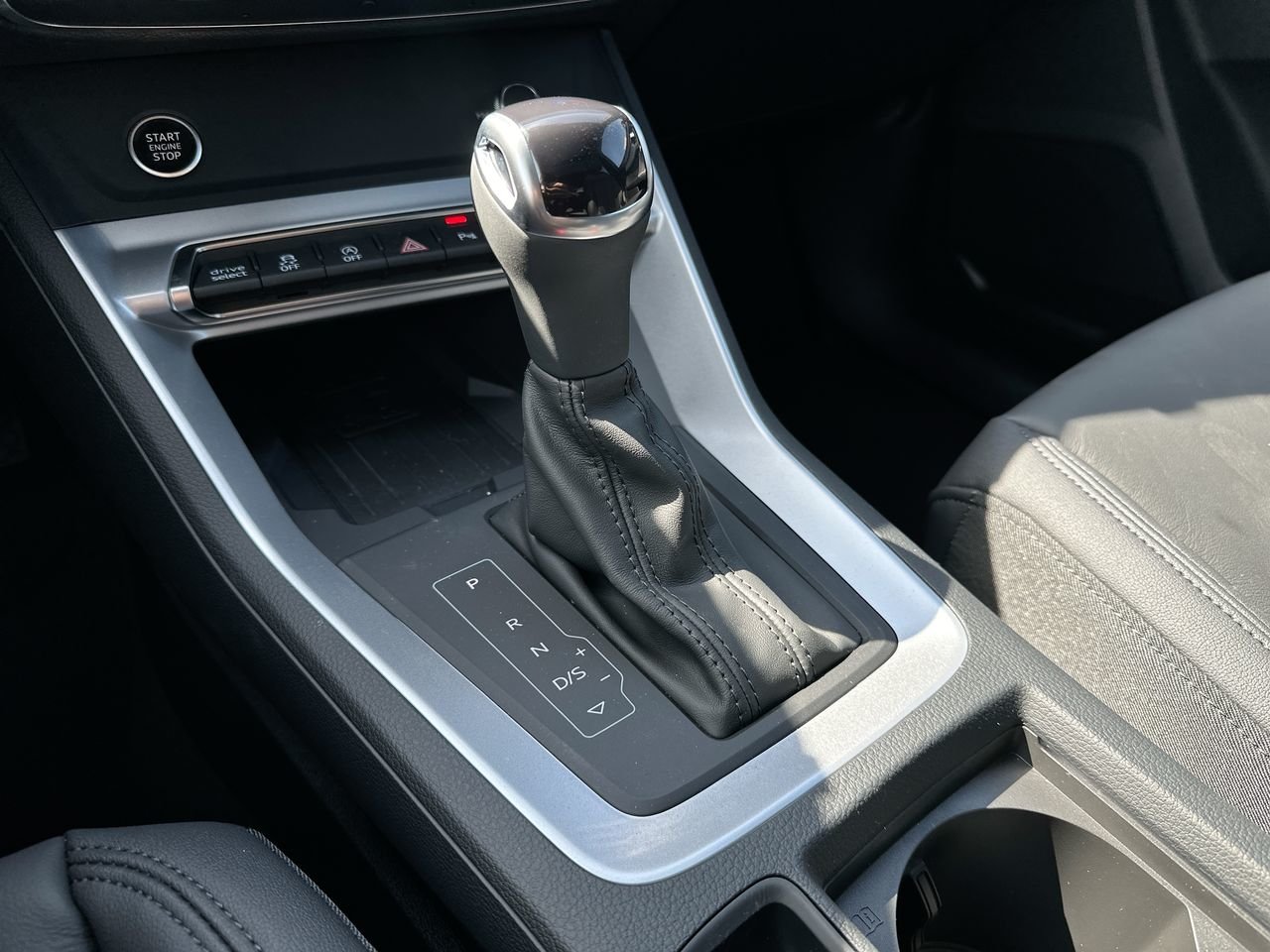 2025 Audi Q3 40, Vancouver, Cash