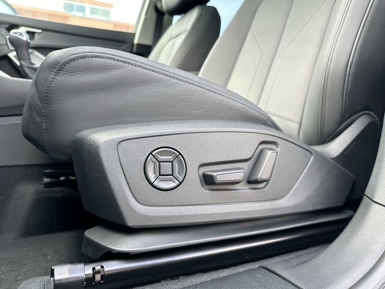 2025 Audi Q3 40, Vancouver, Cash