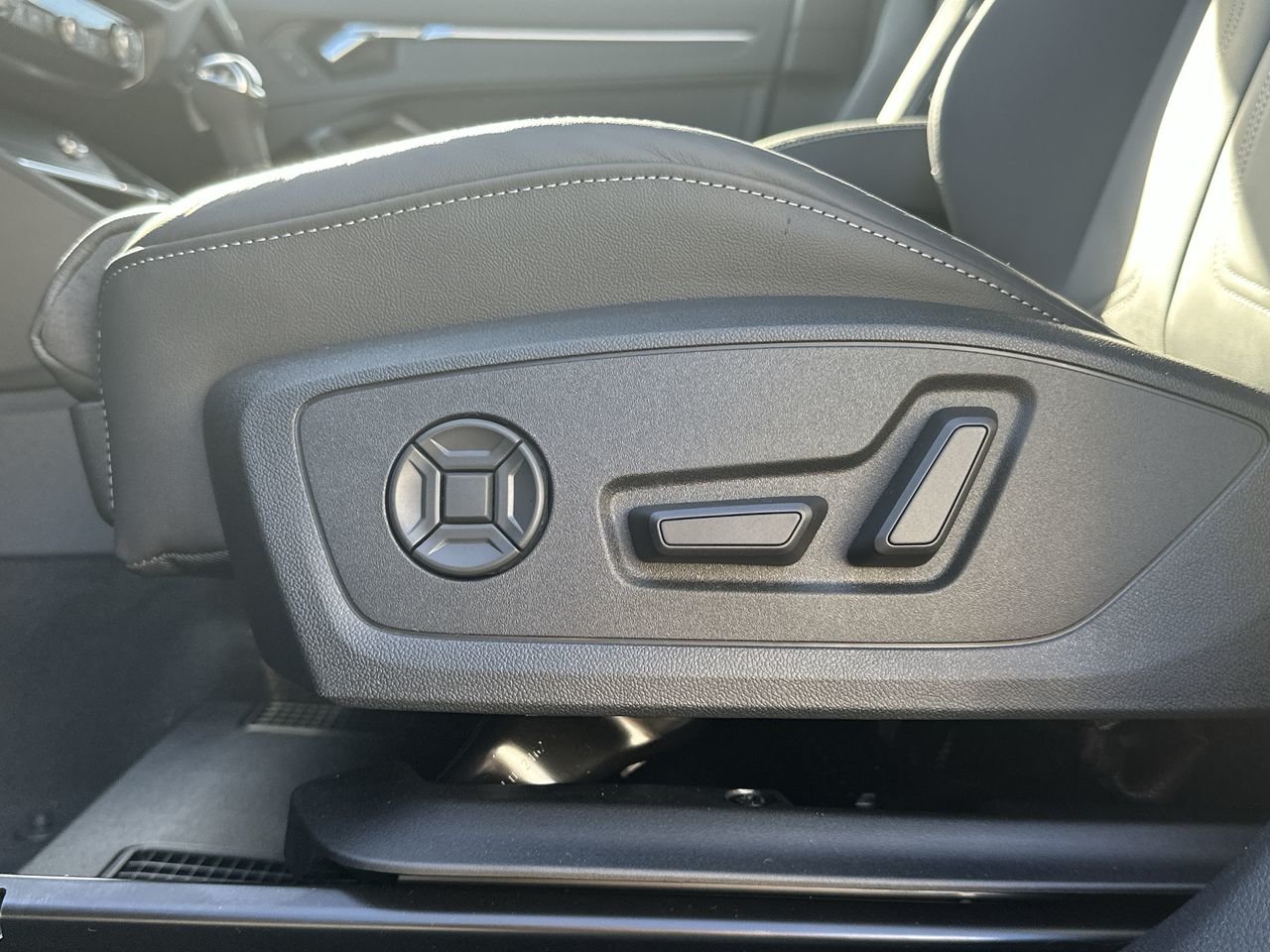 2025 Audi Q3 45 Technik, Vancouver, Cash