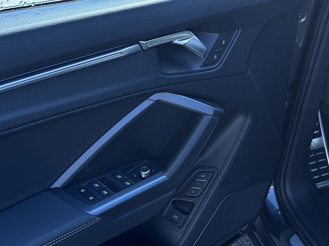 2025 Audi Q3 45 Progressiv, Vancouver, Cash