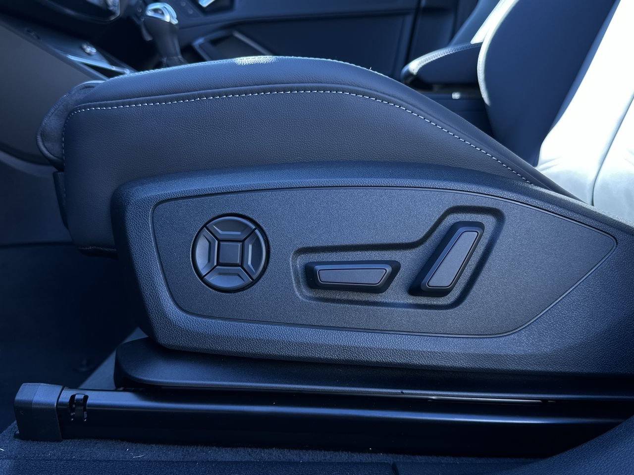 2025 Audi Q3 45 Progressiv, Vancouver, Cash