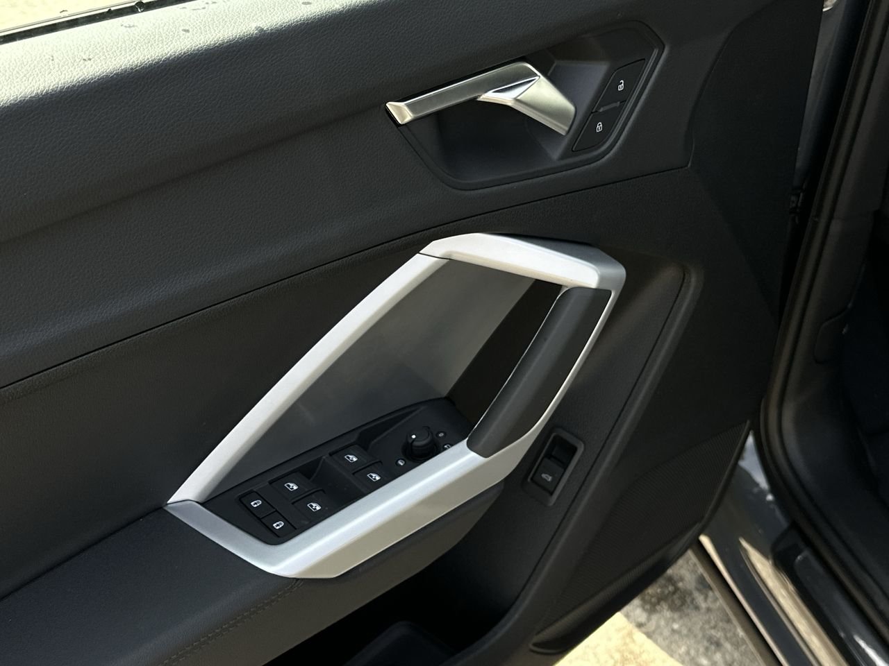 2025 Audi Q3 40, 温哥华, 全款车