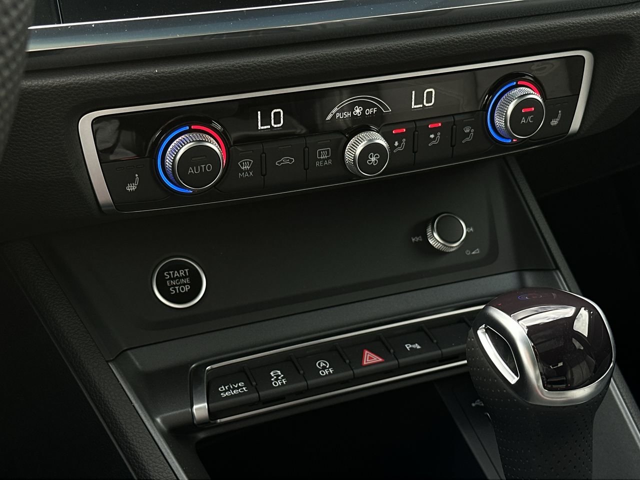 2025 Audi Q3 45 Progressiv, Vancouver, Cash