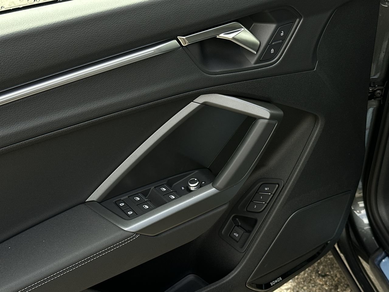2025 Audi Q3 45 Progressiv, Vancouver, Cash