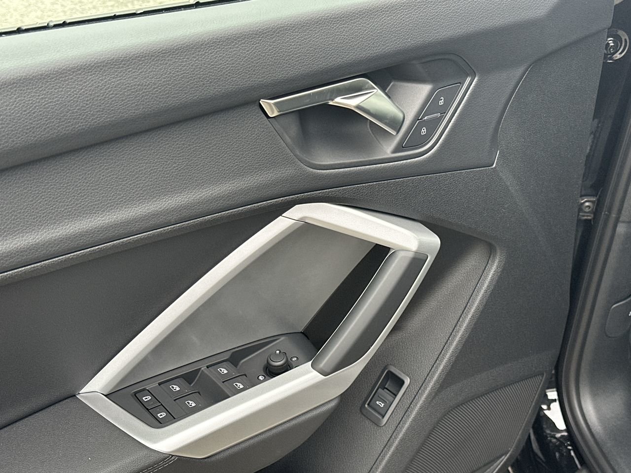 2025 Audi Q3 40, 温哥华, 全款车