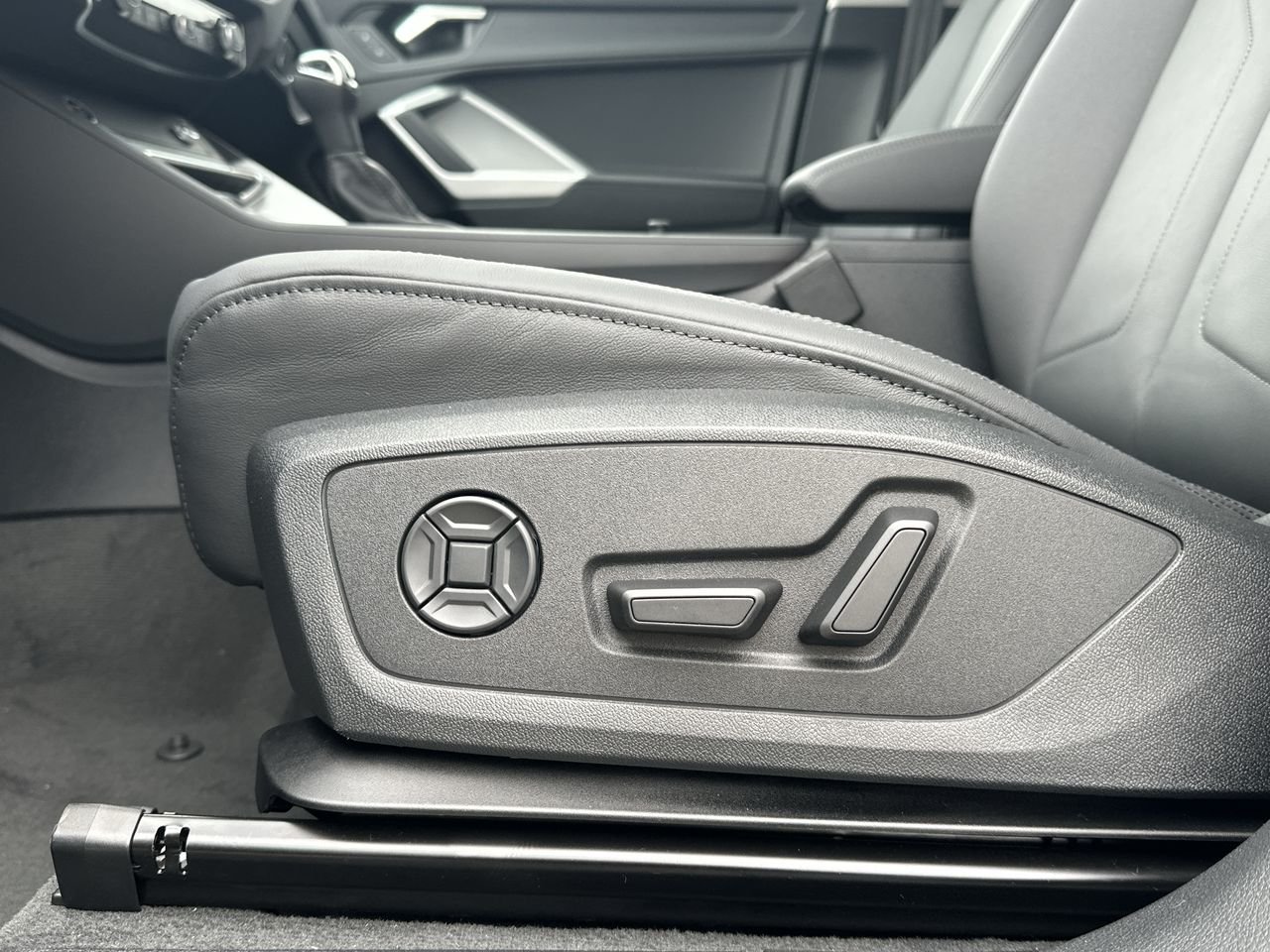 2025 Audi Q3 40, Vancouver, Cash