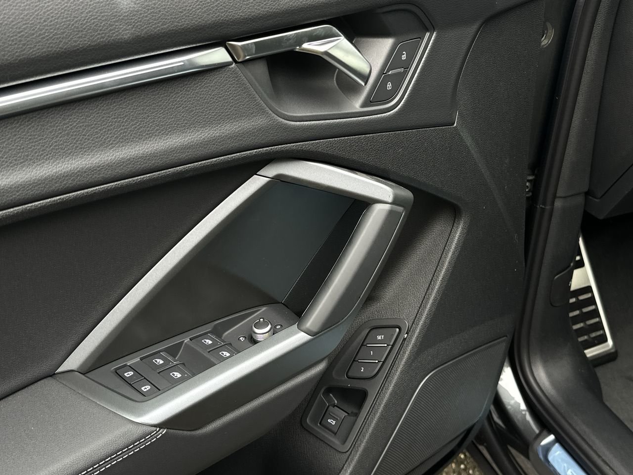 2025 Audi Q3 45 Progressiv, Vancouver, Cash