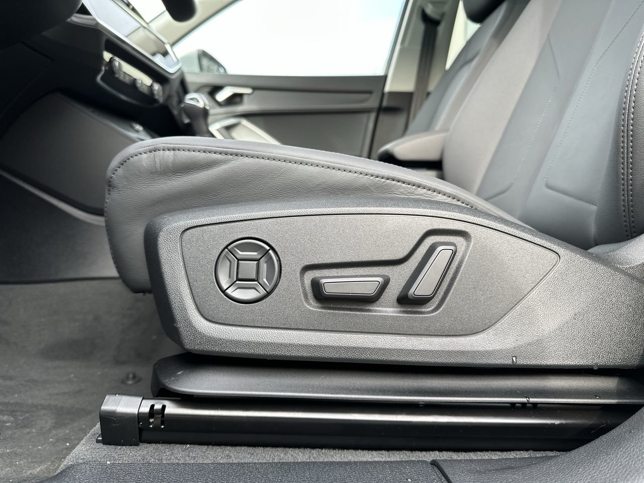 2025 Audi Q3 40, 温哥华, 全款车