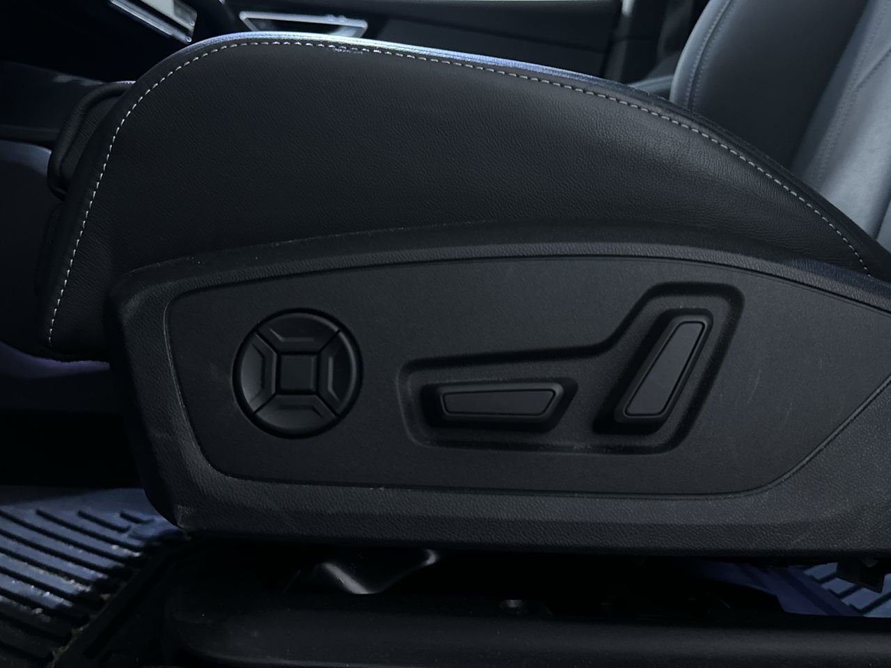 2023 Audi Q4 e-tron 50, Vancouver, Cash