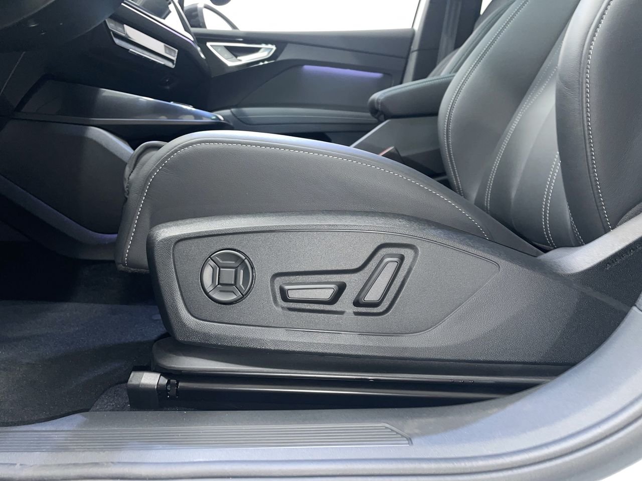 2024 Audi Q4 e-tron 55, Vancouver, Cash