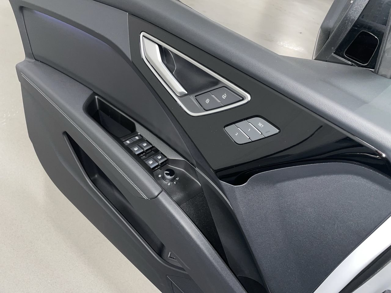 2024 Audi Q4 e-tron 55, Vancouver, Cash