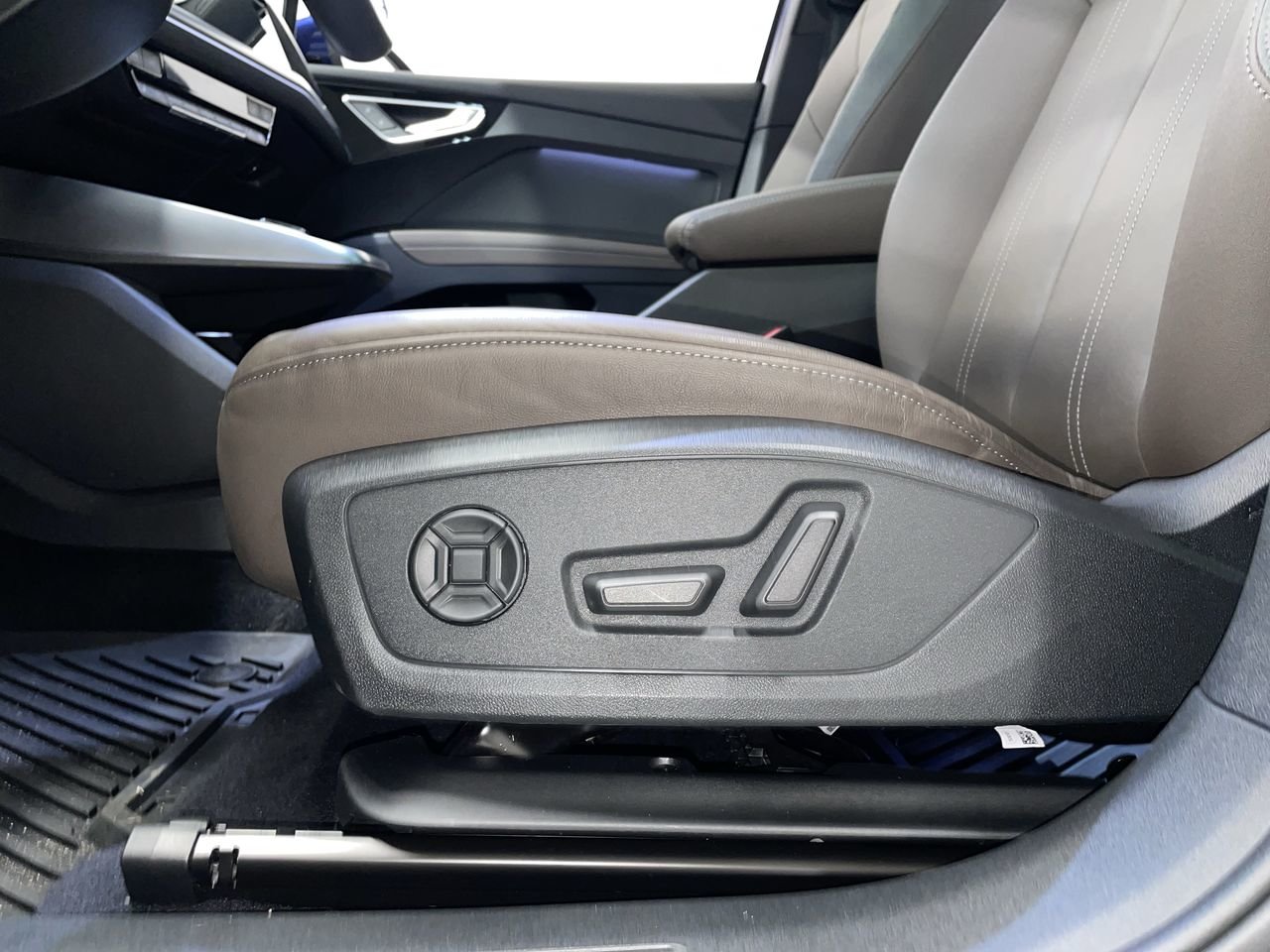 2024 Audi Q4 e-tron 50, Vancouver, Cash