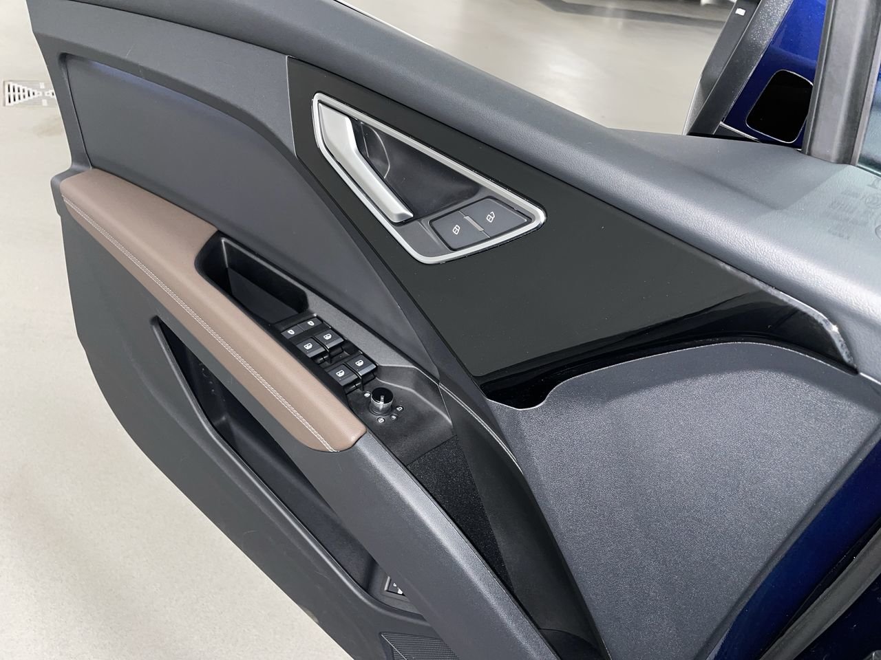 2024 Audi Q4 e-tron 50, Vancouver, Cash